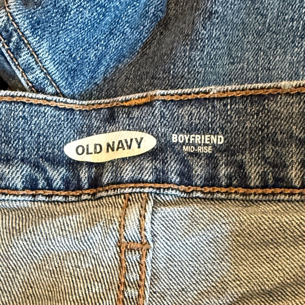 Old Navy Midrise Boyfriend Jeans - Picture 3 of 4